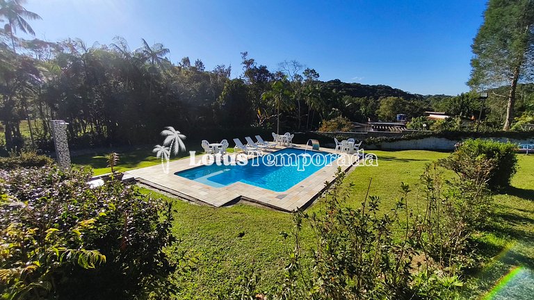 Chácara com 05 dormitórios, piscina e lazer LT0068