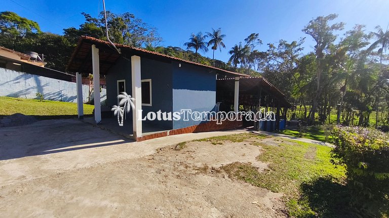 Chácara com 05 dormitórios, piscina e lazer LT0068