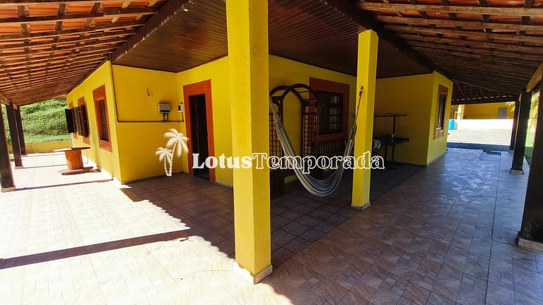 Chácara com piscina e lareira em Juquitiba LT0102