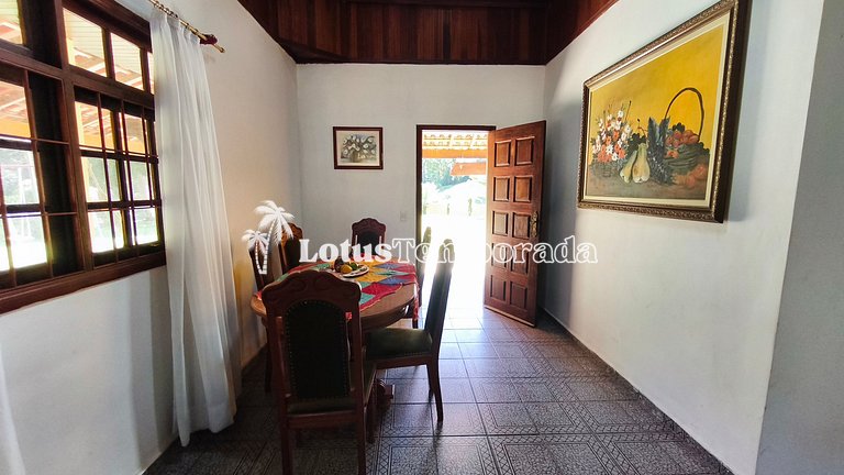 Chácara com piscina e lareira em Juquitiba LT0102