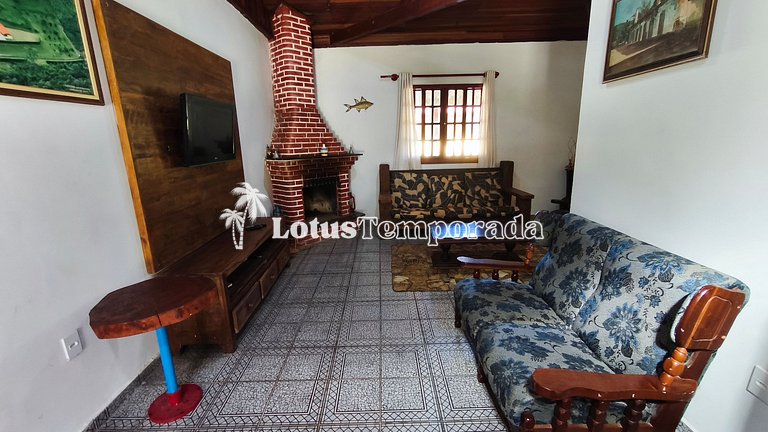 Chácara com piscina e lareira em Juquitiba LT0102