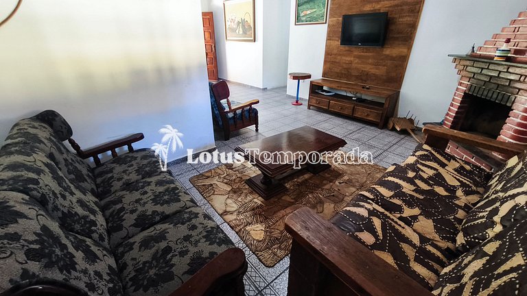 Chácara com piscina e lareira em Juquitiba LT0102