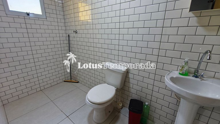Chácara com piscina e lareira em Juquitiba LT0102