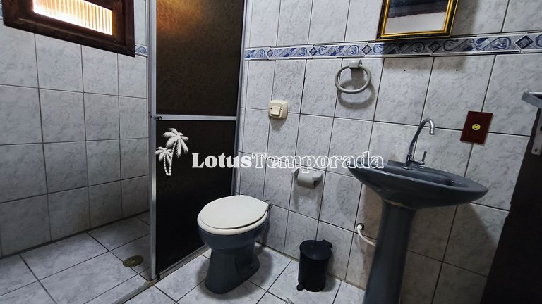 Chácara com piscina e lareira em Juquitiba LT0102
