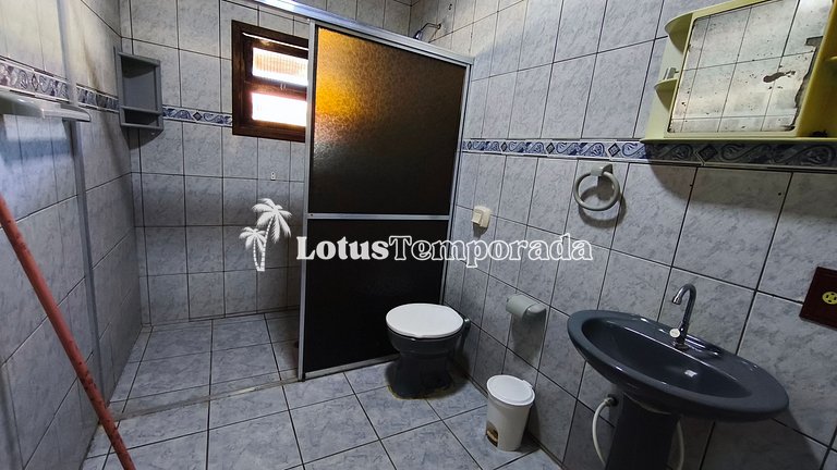 Chácara com piscina e lareira em Juquitiba LT0102