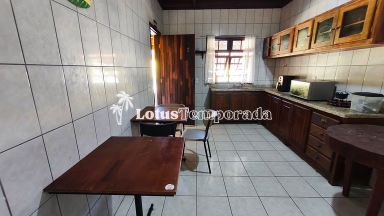 Chácara com piscina e lareira em Juquitiba LT0102