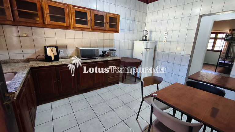 Chácara com piscina e lareira em Juquitiba LT0102