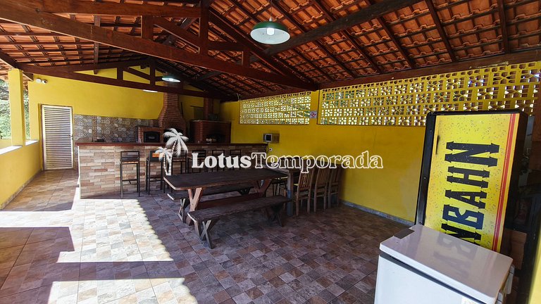 Chácara com piscina e lareira em Juquitiba LT0102