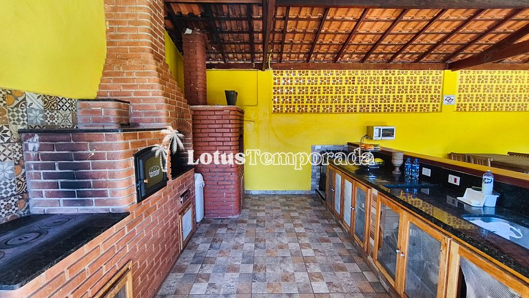 Chácara com piscina e lareira em Juquitiba LT0102