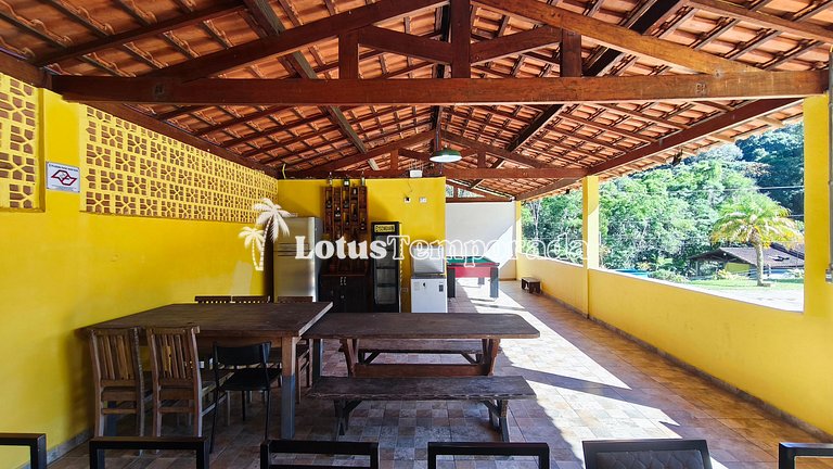 Chácara com piscina e lareira em Juquitiba LT0102