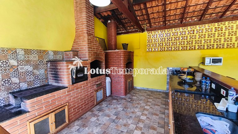 Chácara com piscina e lareira em Juquitiba LT0102