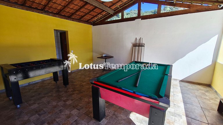 Chácara com piscina e lareira em Juquitiba LT0102