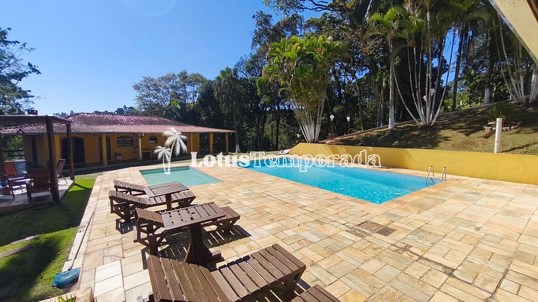 Chácara na represa com piscina e lazer LT0096