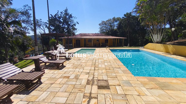 Chácara na represa com piscina e lazer LT0096