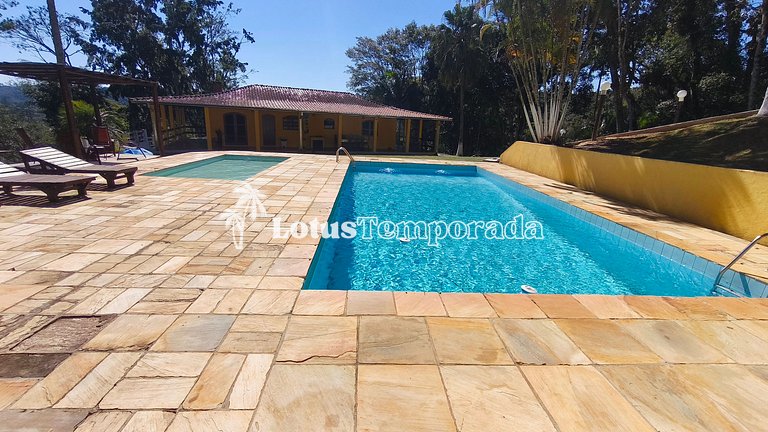 Chácara na represa com piscina e lazer LT0096