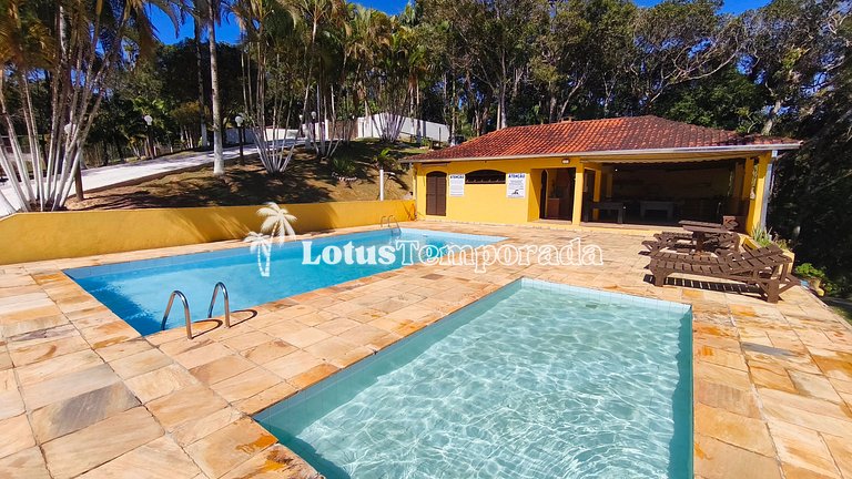 Chácara na represa com piscina e lazer LT0096