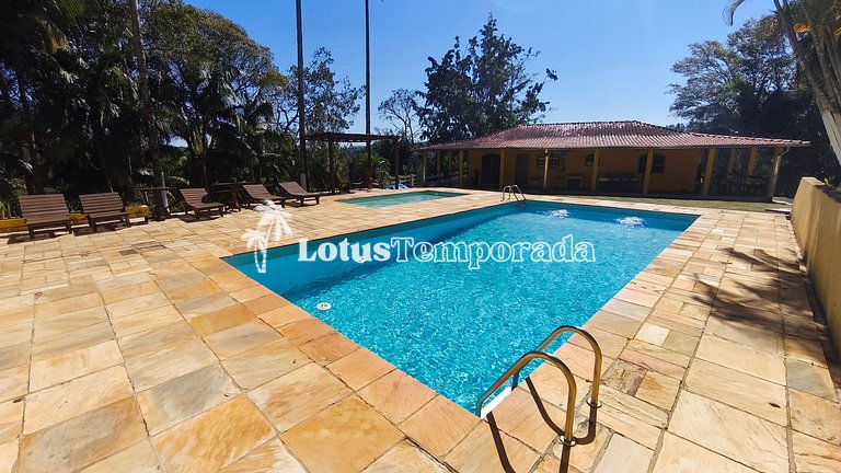 Chácara na represa com piscina e lazer LT0096