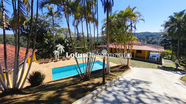 Chácara na represa com piscina e lazer LT0096