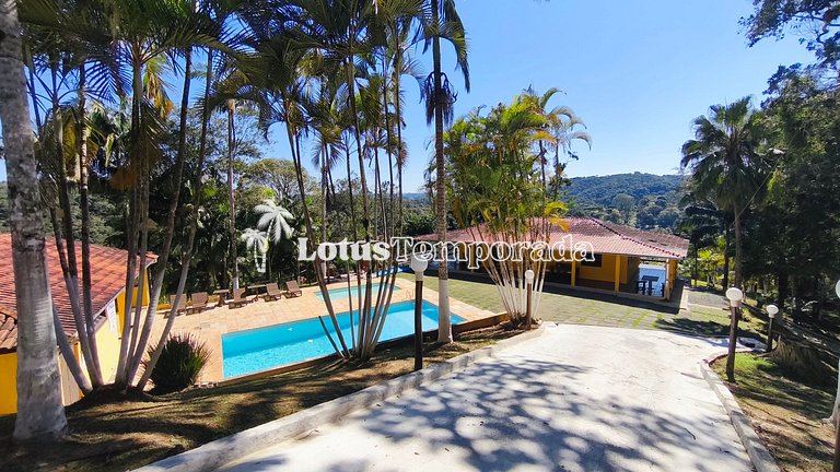 Chácara na represa com piscina e lazer LT0096
