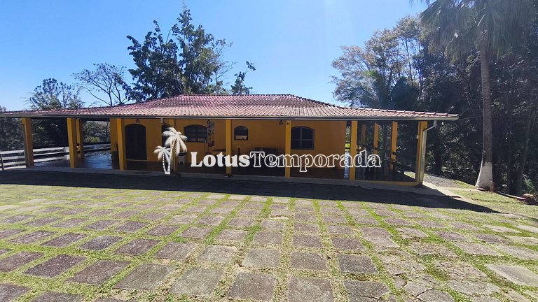 Chácara na represa com piscina e lazer LT0096