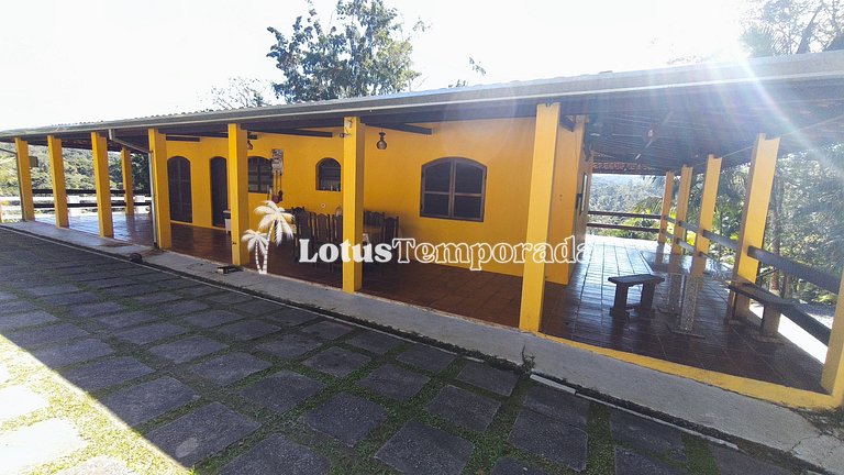 Chácara na represa com piscina e lazer LT0096