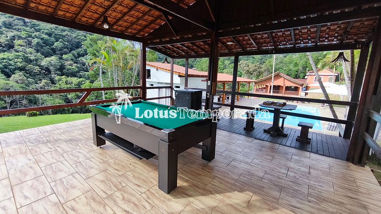 Chácara com lagos, piscina e 6 quartos LT0097