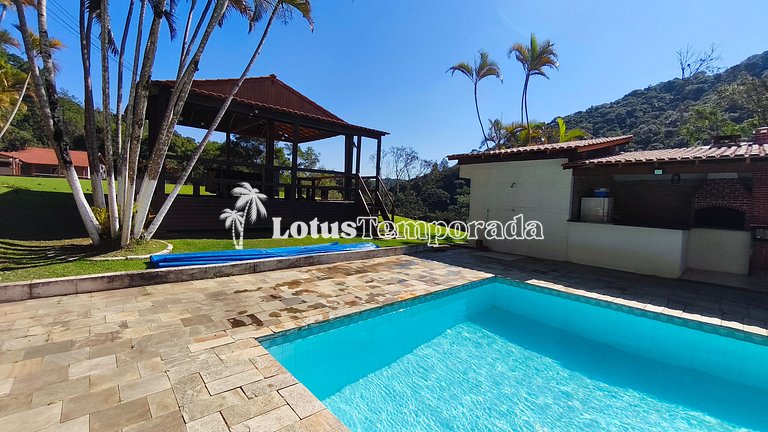 Chácara com lagos, piscina e 6 quartos LT0097