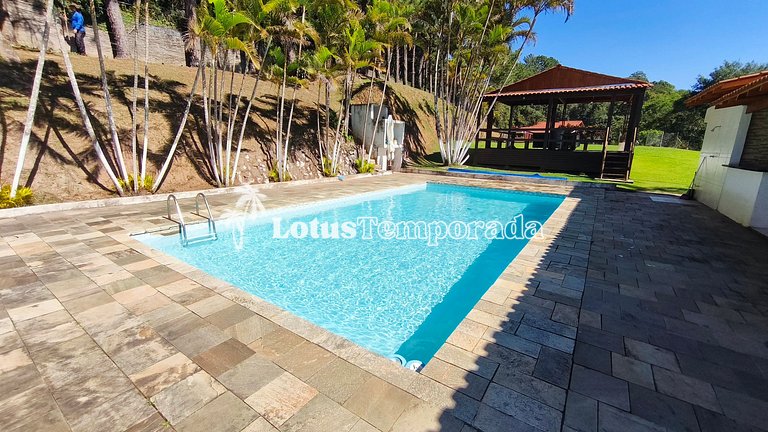 Chácara com lagos, piscina e 6 quartos LT0097