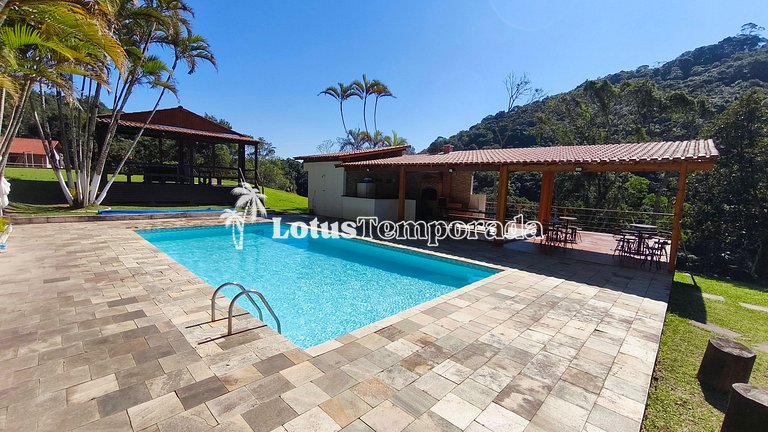 Chácara com lagos, piscina e 6 quartos LT0097