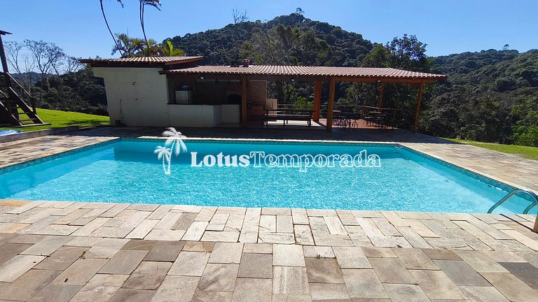 Chácara com lagos, piscina e 6 quartos LT0097