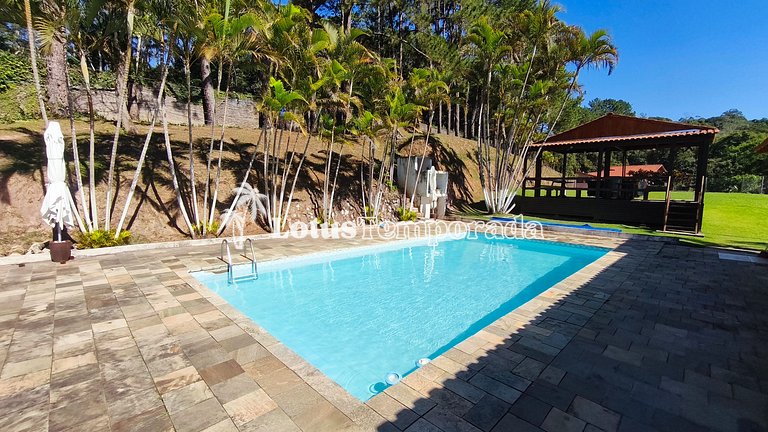 Chácara com lagos, piscina e 6 quartos LT0097