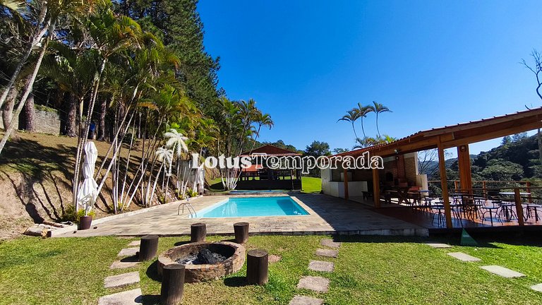 Chácara com lagos, piscina e 6 quartos LT0097