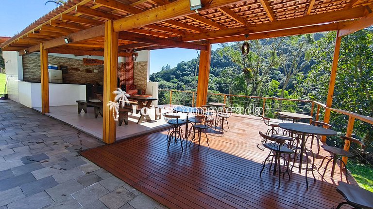 Chácara com lagos, piscina e 6 quartos LT0097