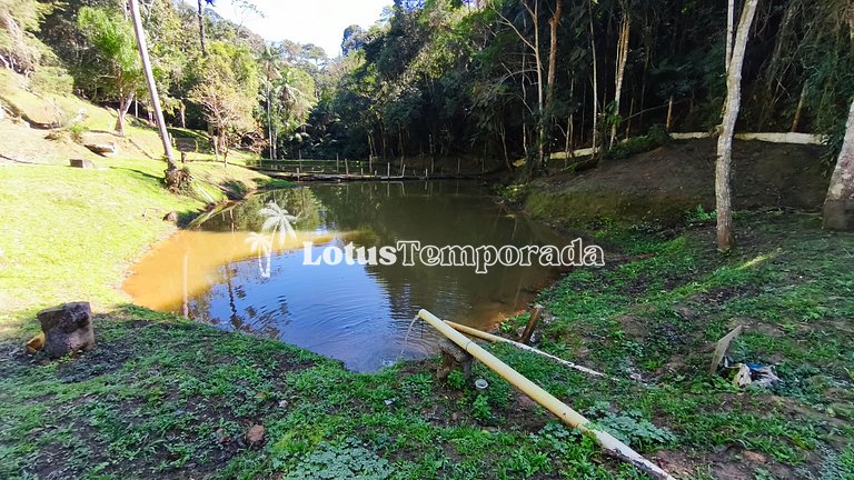 Chácara com lagos, piscina e 6 quartos LT0097