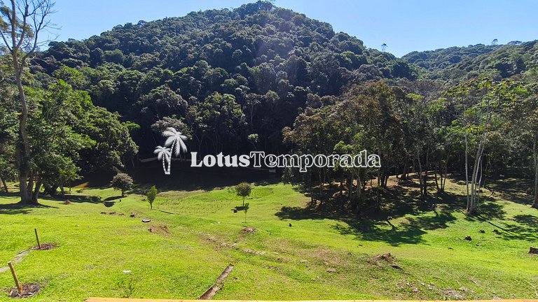 Chácara com lagos, piscina e 6 quartos LT0097