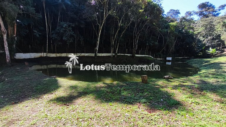 Chácara com lagos, piscina e 6 quartos LT0097
