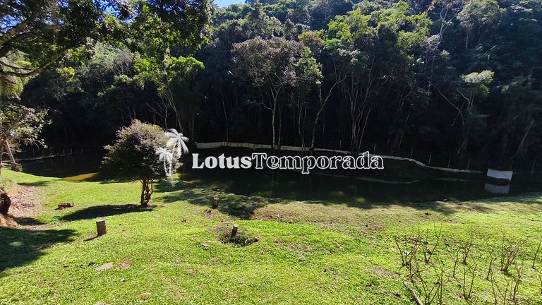 Chácara com lagos, piscina e 6 quartos LT0097