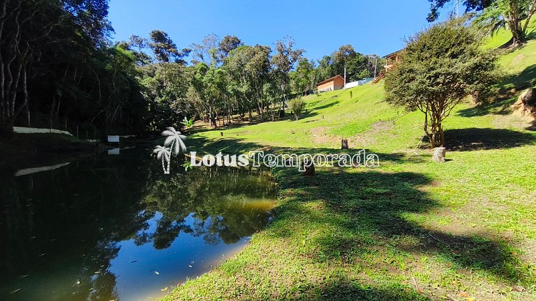 Chácara com lagos, piscina e 6 quartos LT0097