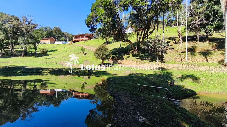 Chácara com lagos, piscina e 6 quartos LT0097