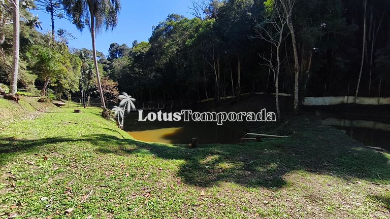 Chácara com lagos, piscina e 6 quartos LT0097
