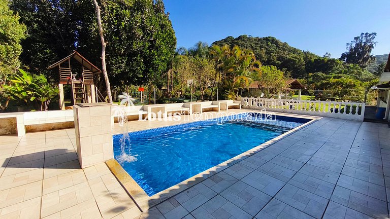 Chácara para Alugar em condominio com piscina LT0066