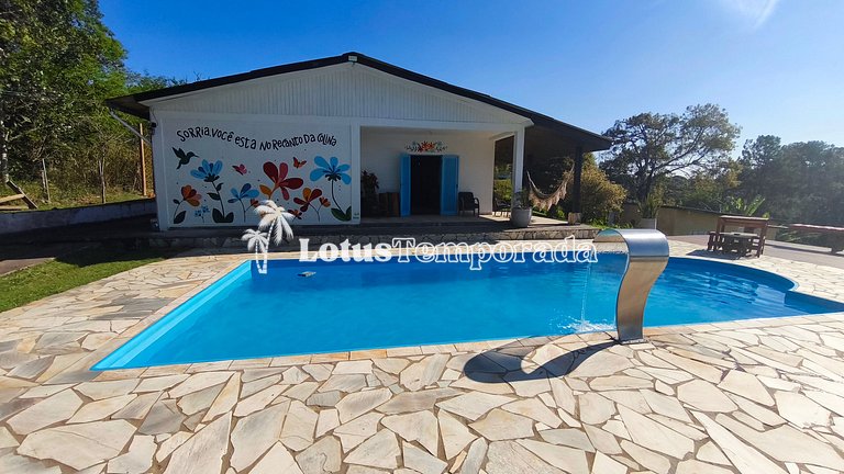 Chácara com 4 dormitórios e lazer completo LT0081