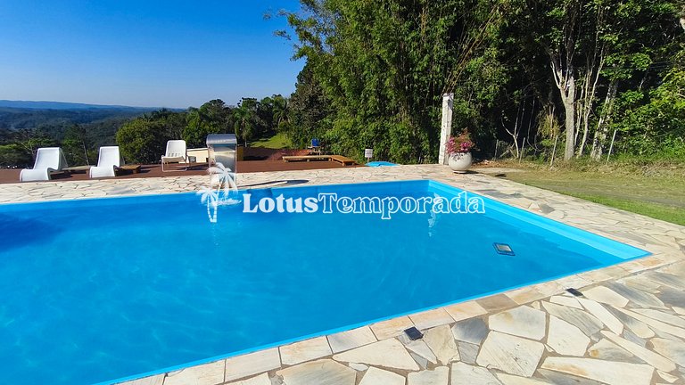 Chácara com 4 dormitórios e lazer completo LT0081