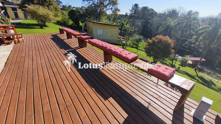 Chácara com 4 dormitórios e lazer completo LT0081