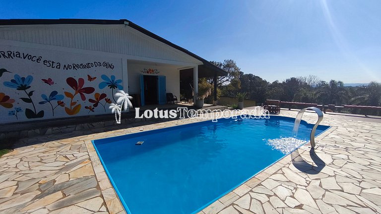 Chácara com 4 dormitórios e lazer completo LT0081