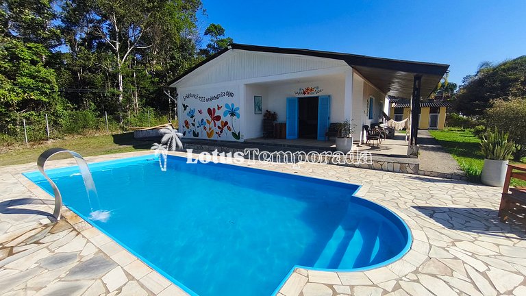Chácara com 4 dormitórios e lazer completo LT0081