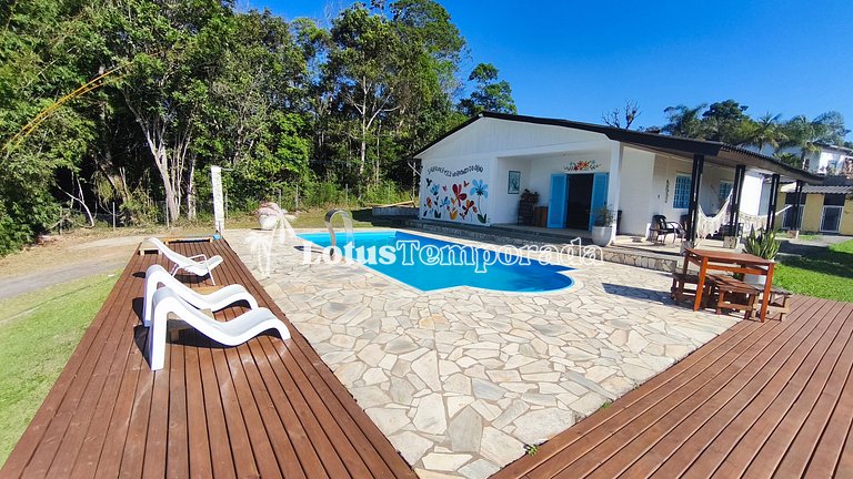Chácara com 4 dormitórios e lazer completo LT0081