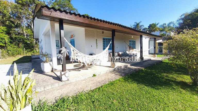 Chácara com 4 dormitórios e lazer completo LT0081