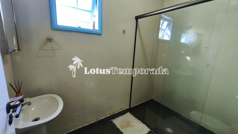 Chácara com 4 dormitórios e lazer completo LT0081