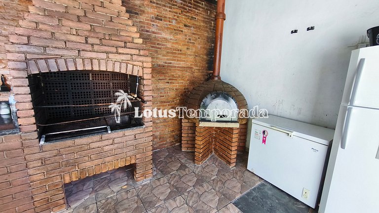 Chácara com 4 dormitórios e lazer completo LT0081